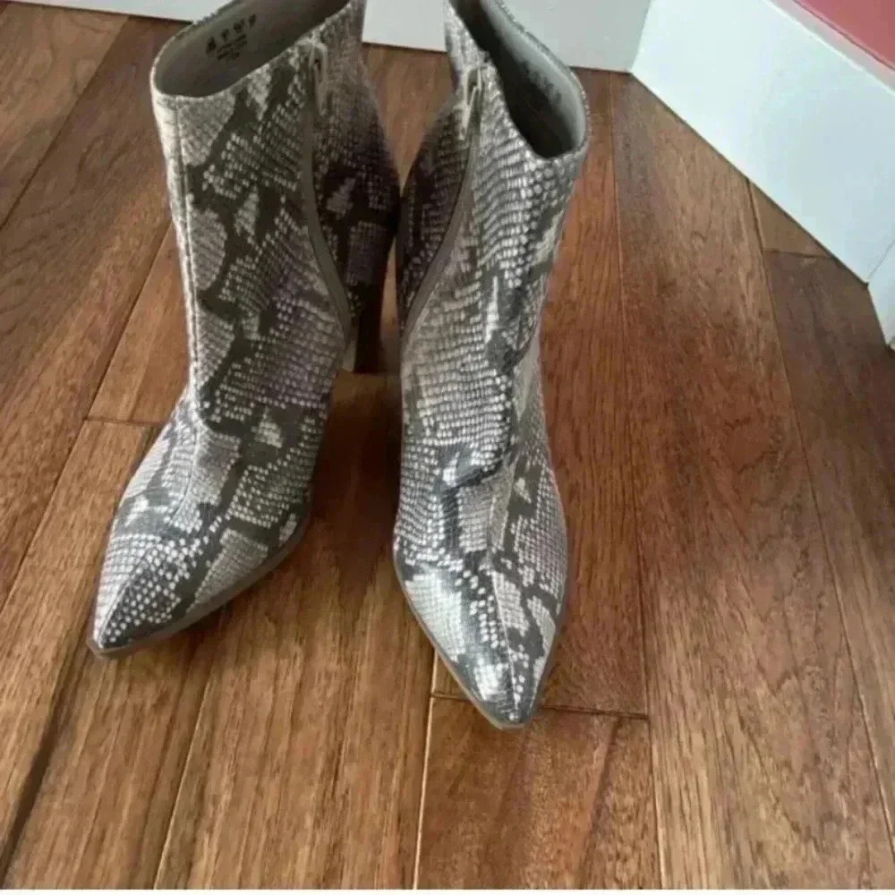 Carlos Santana Grey snakeskin Tibbie ankle boots